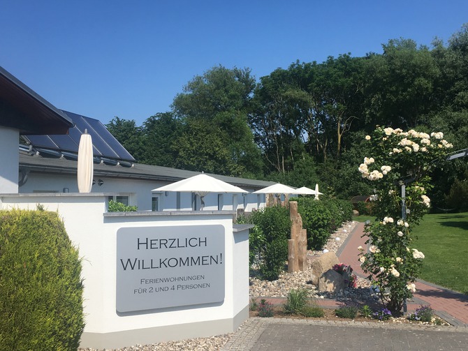 Ferienwohnung in Kägsdorf - Meerblick - Aussenanlage mit den separaten Terrassen