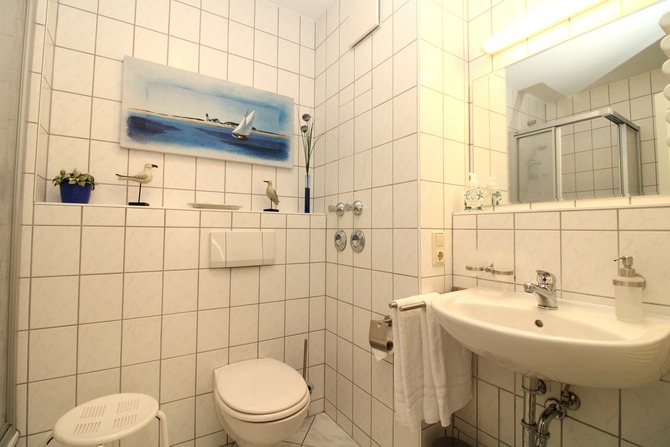 Ferienwohnung in Kühlungsborn - Appartementanlage Ostseeblick Fewo Rügen 12 - geräumiges Badezimmer mit Dusche