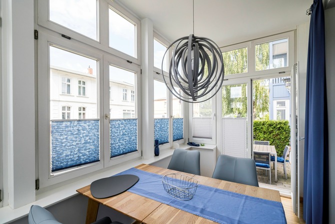 Ferienwohnung in Kühlungsborn - Ostsee-Domizil Sandburg - Wintergarten, Blick zur Terrasse Ferienwohnung in Kühlungsborn - Ostsee-Domizil Sandburg - Wintergarten, Blick zur Terrasse