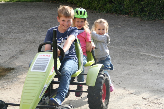 Ferienwohnung in Grube - Ferienhof Stoldt - Spielplatz Tretfahrzeug