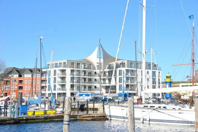 Ferienwohnung in Eckernförde - Apartmenthaus Hafenspitze Ap. 39 "Hafentraum", Blickrichtung Binnenhafen West/Innenstadt - Bild 3