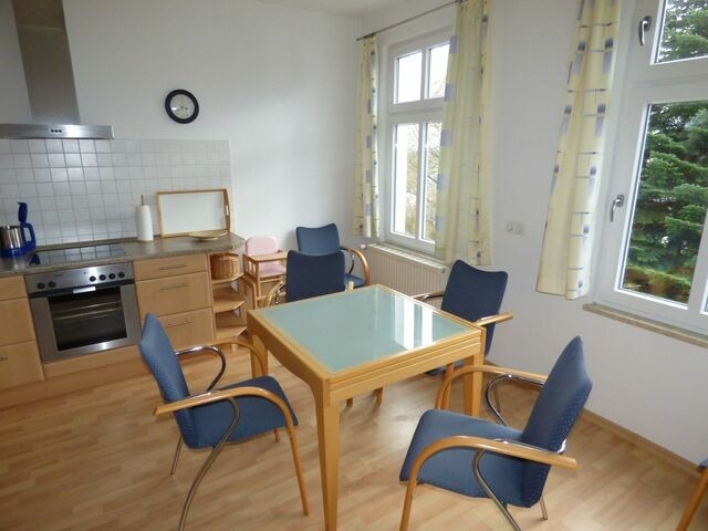 Ferienwohnung in Sellin - Sonnige Ferienwohnung -100qm - im 1. Obergeschoss der Villa Walhall in einem parkähnlichen Garten - Bild 16